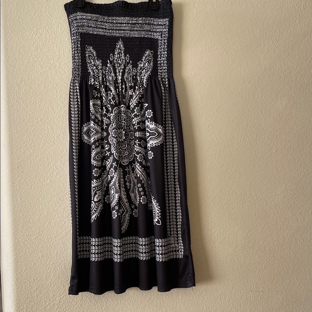 Black and White LA Class Medium Strapless Maxi